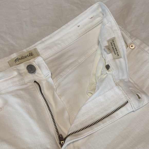 The High-Rise Slim Boyjean in Tile White - Picture 9 of 9